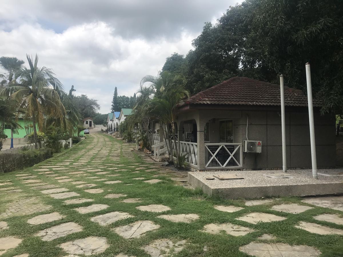 Akosombo Continental Hotel Екстер'єр фото